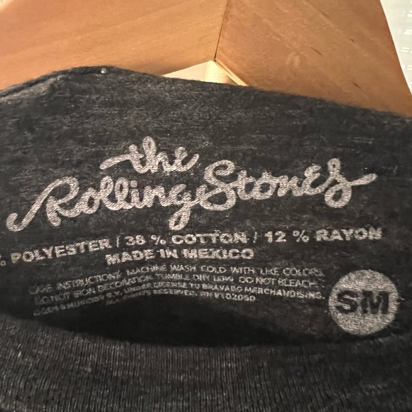 Official Rolling Stones T-Shirt - Picture 2 of 6